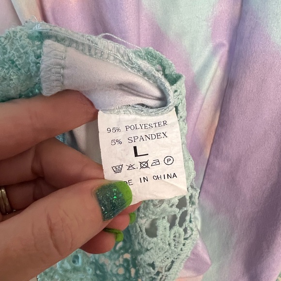 Beautiful Pastel High-low top with crochet hem, buttery soft, Girl’s L (12) - Picture 3 of 3